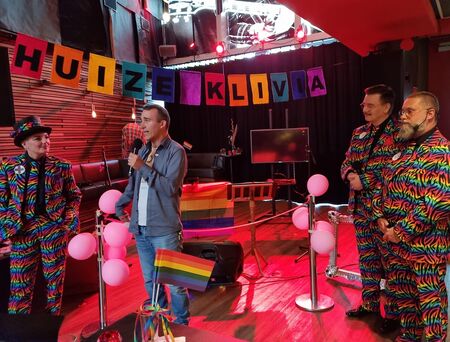 Vier Coming-Outdag met Cas